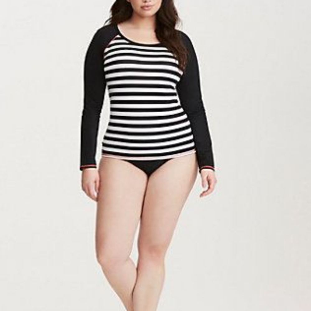 Torrid black and white rash guard size 3
